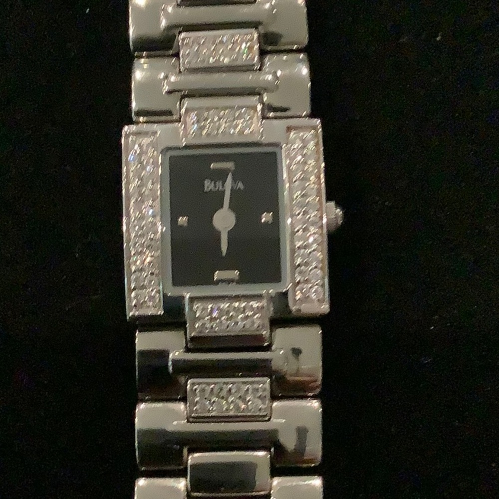 Bulova Ladies Vintage Watch w/ Crystals